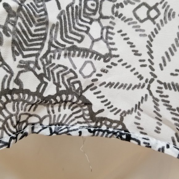 Ambiance top Small semi sheer floral geometric print split back bell sleeve - Picture 7 of 13